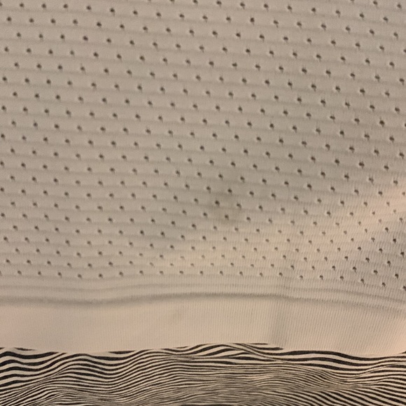 Lululemon crop top. Used - Picture 3 of 6